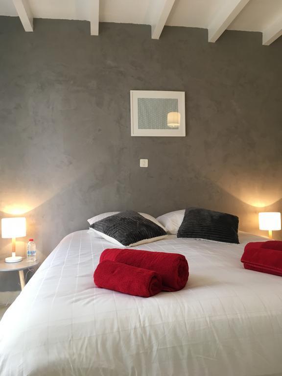 Chambres D'Hotes Des Tours A La Rochelle ลาโรแชล ภายนอก รูปภาพ