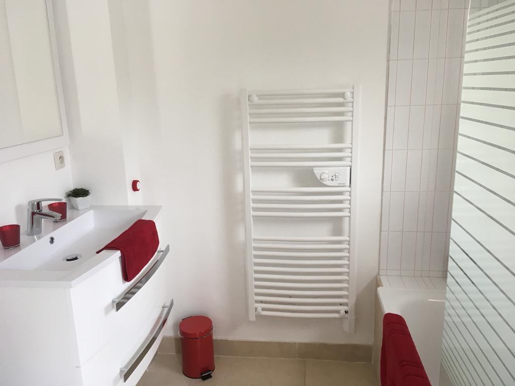 Chambres D'Hotes Des Tours A La Rochelle ลาโรแชล ภายนอก รูปภาพ