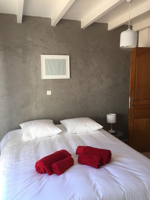 Chambres D'Hotes Des Tours A La Rochelle ลาโรแชล ภายนอก รูปภาพ
